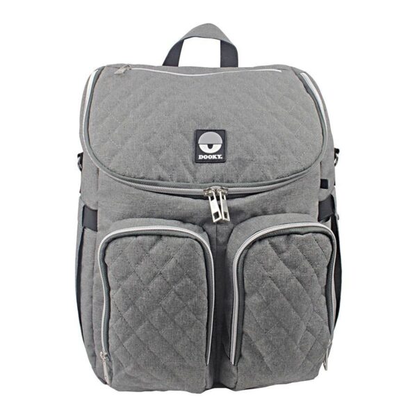 Dieser stylische Wickelrucksack erleichtert ihnen den Alltag mit Baby.