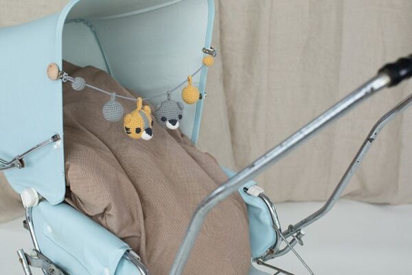 Kinderwagenkette Hugo / Strick / Bio-Baumwolle / Grau – Bild 2
