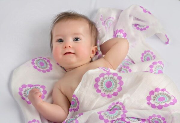Bamboo Swaddle Mulltuch - Lavender Medallion – Bild 3