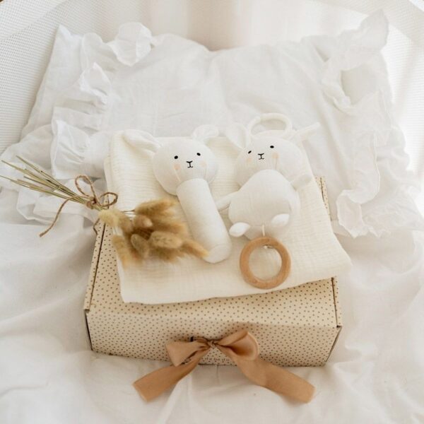 Geschenkset mit Babydecke/Spieluhr/Rassel Bunny / Weiß – Bild 3
